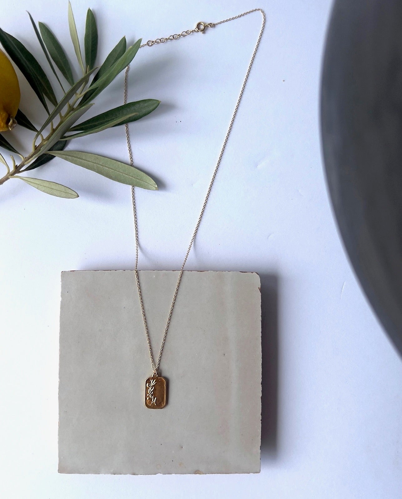 Flower Rectangle Necklace