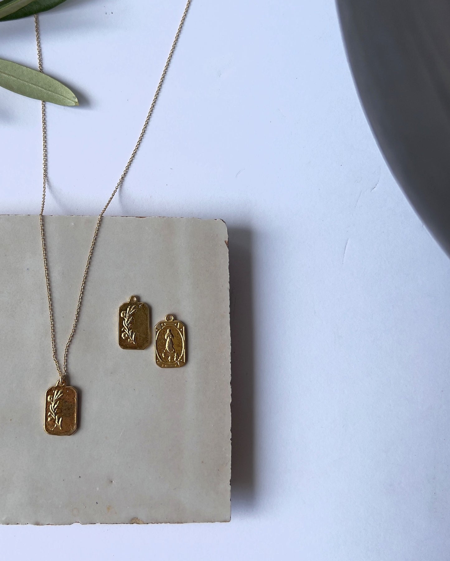Flower Rectangle Necklace