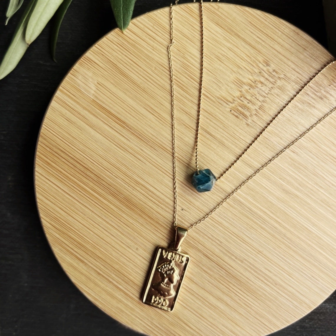 Vintage Italian Venus 1990 Gold Rectangle Pendant